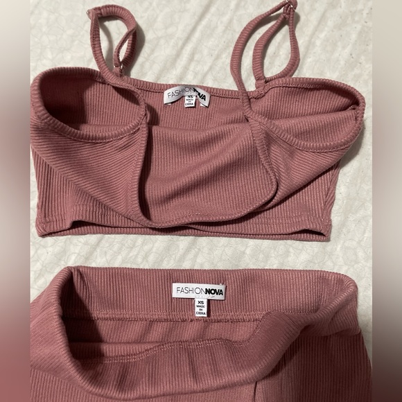 Fashion Nova. Skirt set in Mauve. size XS. - Picture 2 of 3